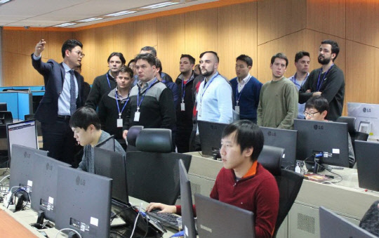 SK인포섹은 지난 7일 한국정보통신진흥협회가 초청한 아르헨티나 정보통신기술(ICT) 분야 연수단에게 빅데이터 기반 보안 플랫폼 '시큐디움'과 보안관제 과정을 소개했다고 밝혔다.  SK인포섹 제공